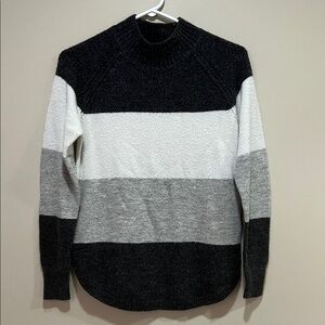 Reitmans Black, White, and Gray Crew Neck Sweater